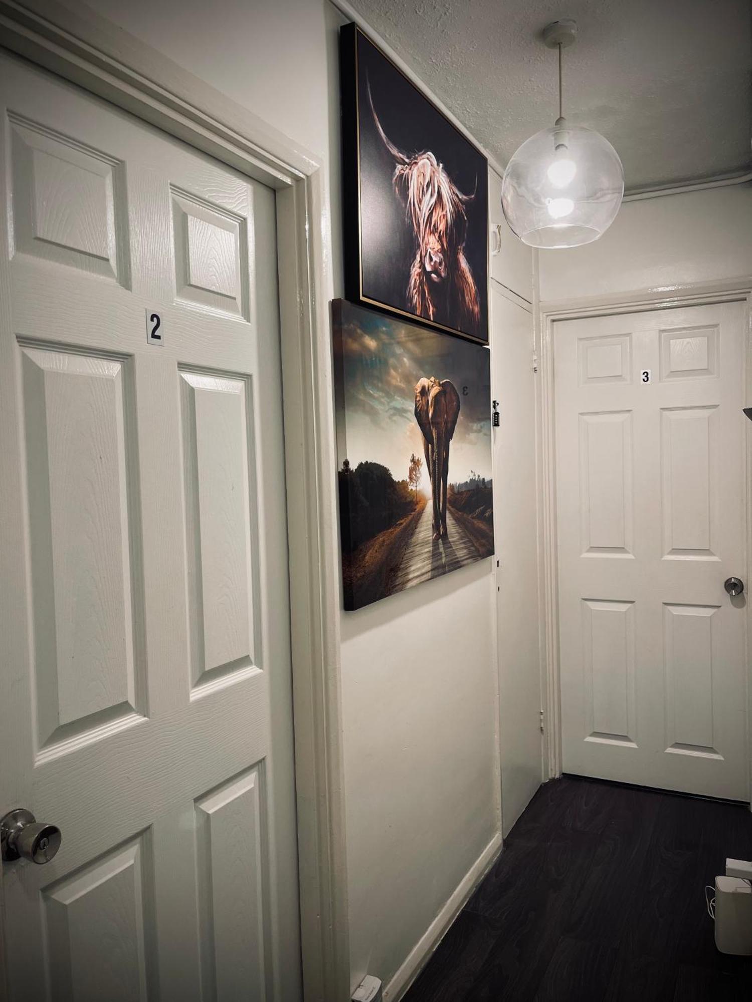 R3 Superking Sized Bed & 75" Tv On The Wall In Clapham Apartment London Exterior photo